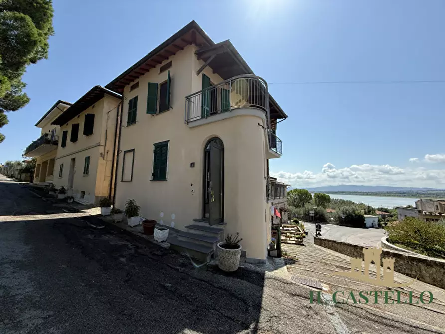 Immagine 1 di Appartamento in vendita  in Piazza Dante Alighieri a Castiglione Del Lago