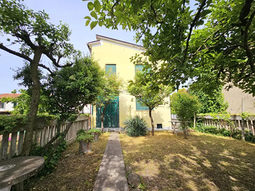 Immagine 1 di Casa bifamiliare in vendita  in VIA CANEVEDO a Este
