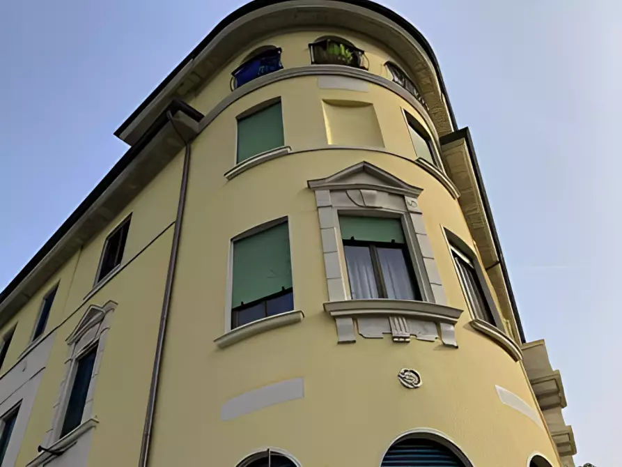 Immagine 1 di Appartamento in vendita  in via Giambologna n. 21 a Milano