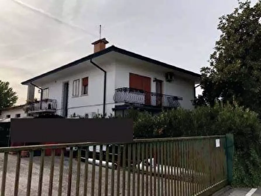 Immagine 1 di Casa indipendente in vendita  in Via IV Novembre, 15 a Trevignano