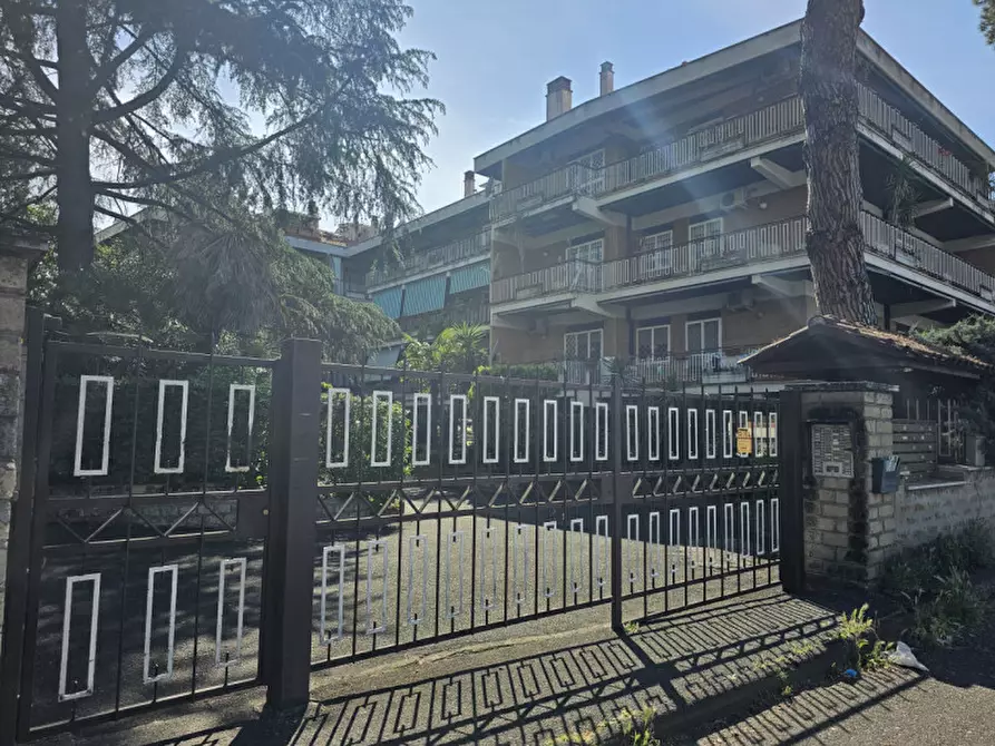 Immagine 1 di Appartamento in vendita  in casale santarelli - via anagnina a Roma