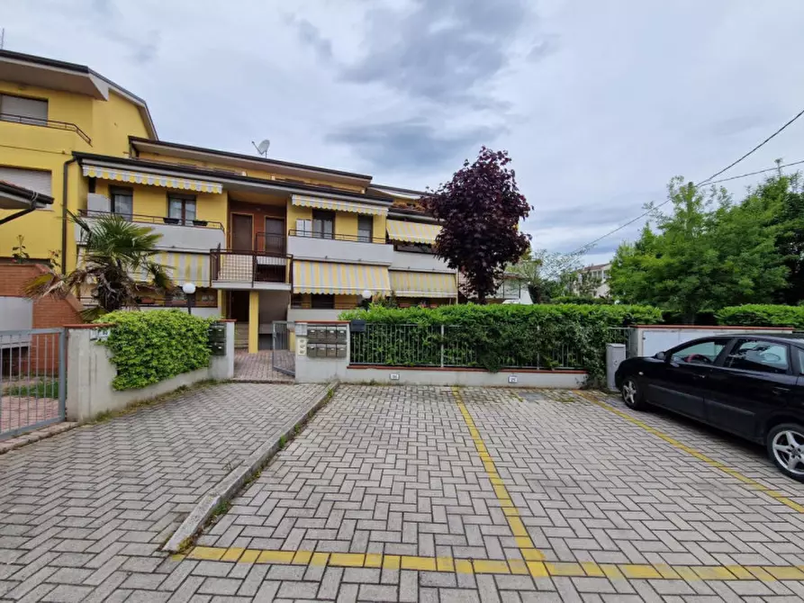 Immagine 1 di Appartamento in vendita  in Via Ravenna, N. 63 a Bellaria-Igea Marina