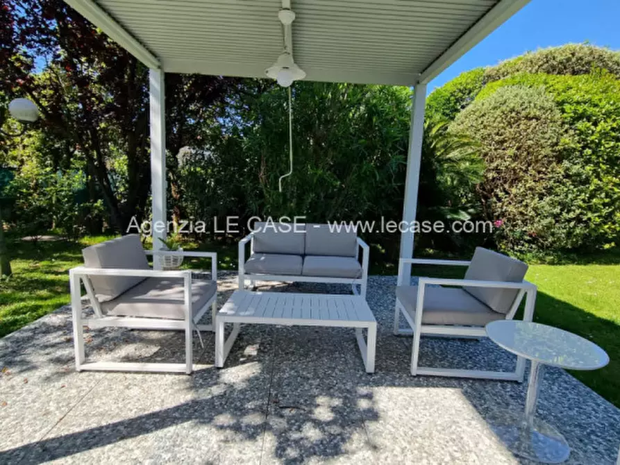 Immagine 3 di Villa in affitto  a Forte Dei Marmi