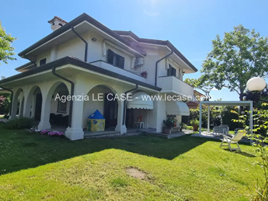 Immagine 4 di Villa in affitto  a Forte Dei Marmi