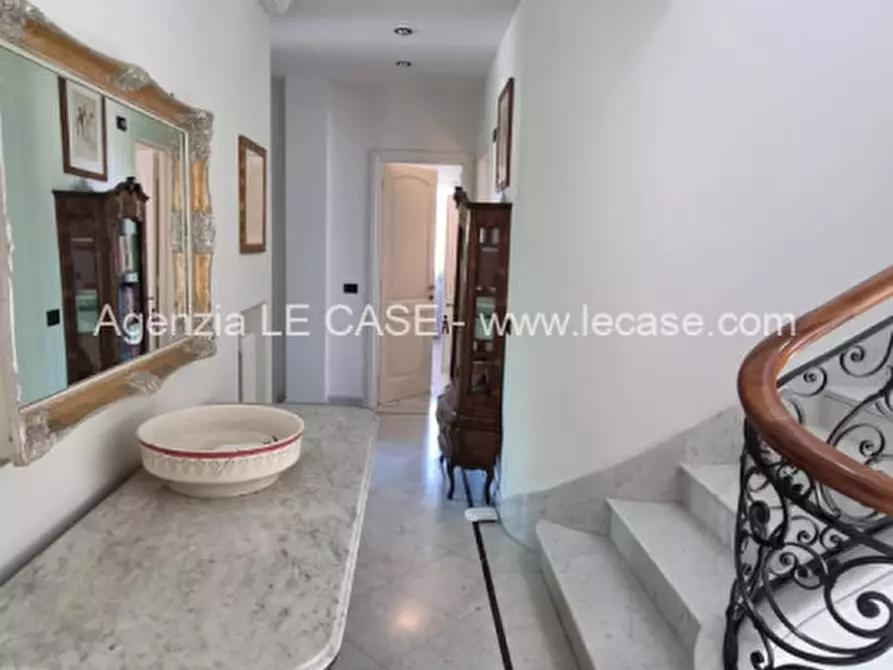 Immagine 32 di Villa in affitto  a Forte Dei Marmi