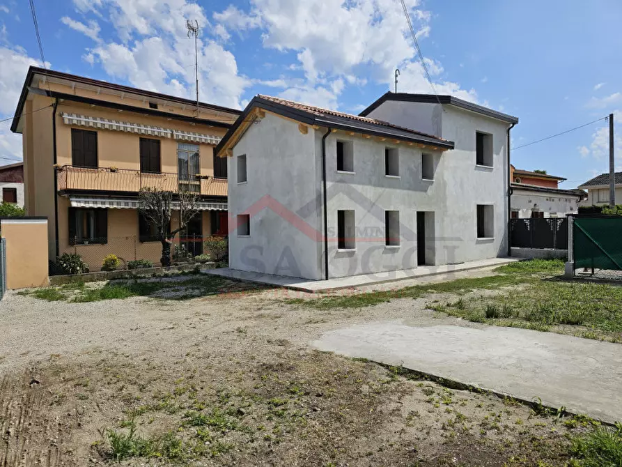 Immagine 2 di Casa indipendente in vendita  a Abano Terme
