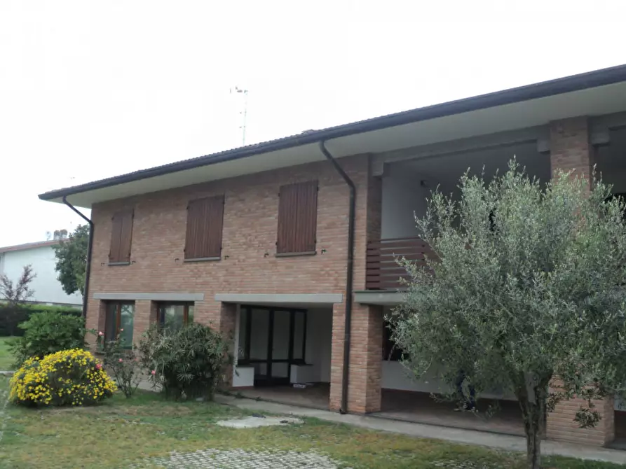 Immagine 1 di Villa in vendita  in VIA XXV APRILE 12 a Migliarino