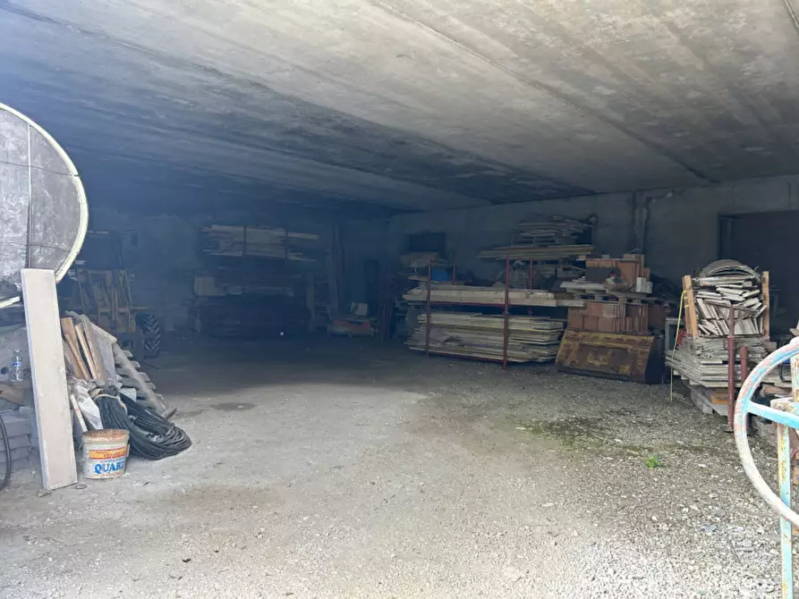 Immagine 4 di Magazzino in vendita  in via lessini a Cerro Veronese