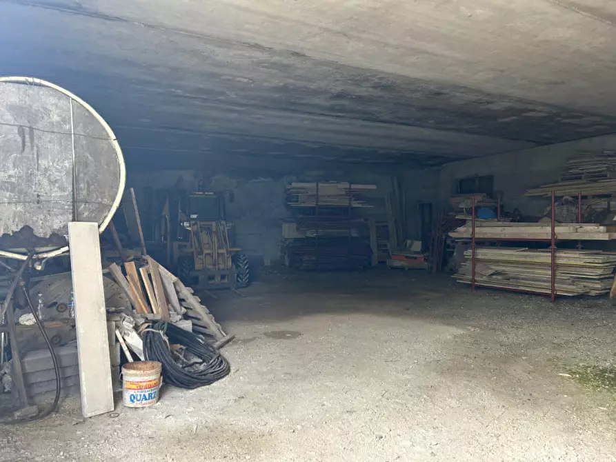 Immagine 5 di Magazzino in vendita  in via lessini a Cerro Veronese