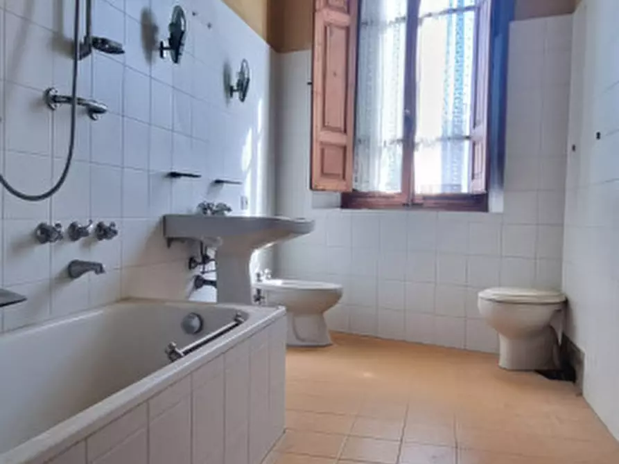 Immagine 4 di Appartamento in vendita  in PIAZZA LANDI a Greve In Chianti