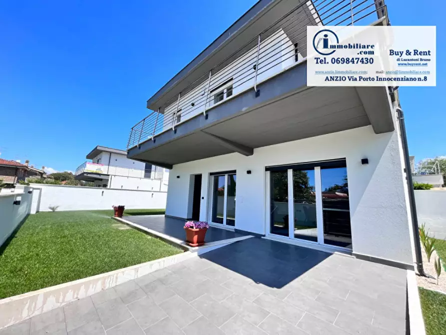 Immagine 2 di Casa bifamiliare in vendita  in Viale dei Ciclamini a Anzio