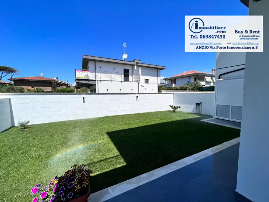Immagine 4 di Casa bifamiliare in vendita  in Viale dei Ciclamini a Anzio