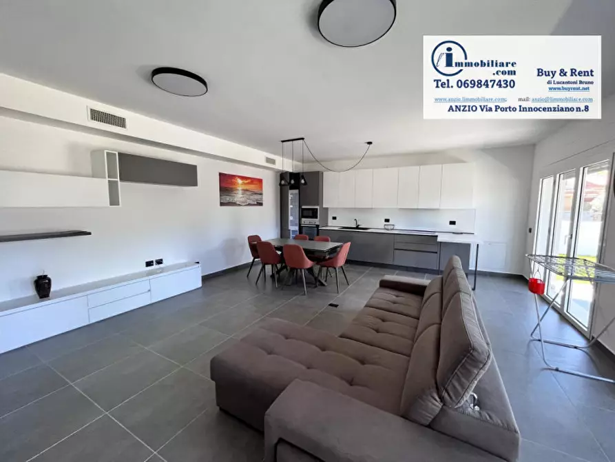 Immagine 7 di Casa bifamiliare in vendita  in Viale dei Ciclamini a Anzio