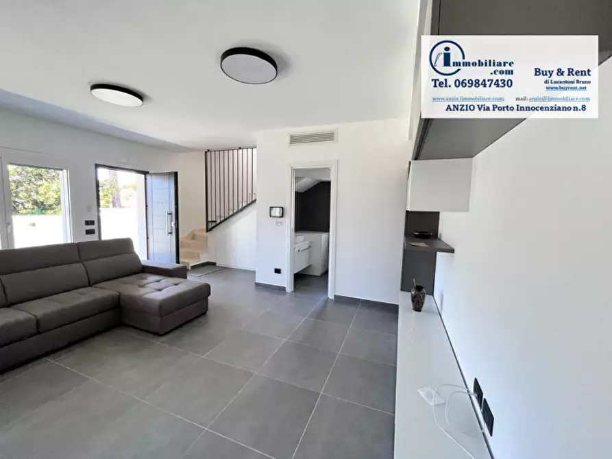 Immagine 8 di Casa bifamiliare in vendita  in Viale dei Ciclamini a Anzio