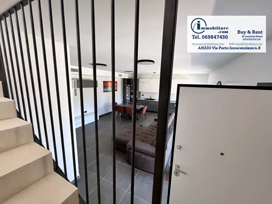 Immagine 13 di Casa bifamiliare in vendita  in Viale dei Ciclamini a Anzio