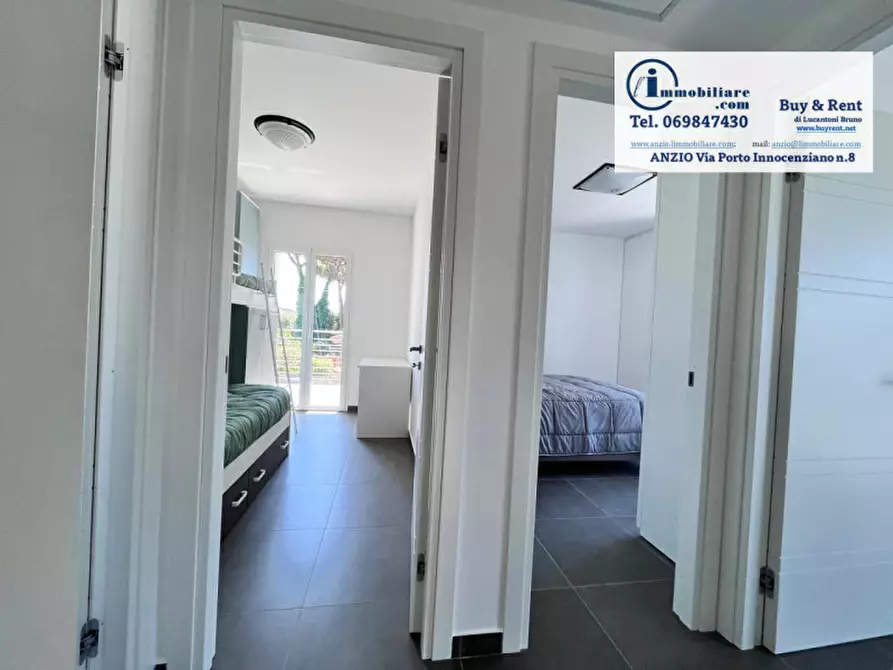 Immagine 15 di Casa bifamiliare in vendita  in Viale dei Ciclamini a Anzio
