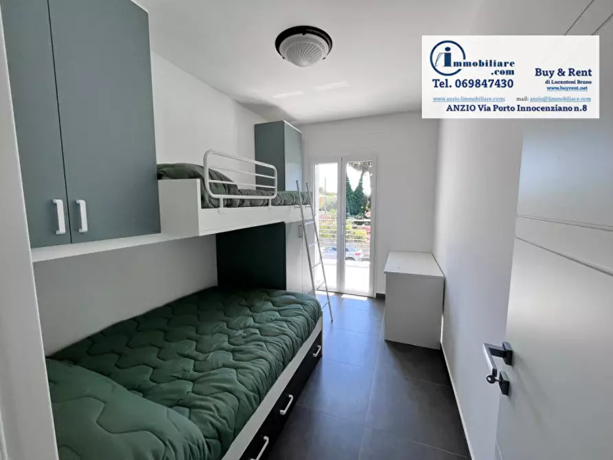 Immagine 17 di Casa bifamiliare in vendita  in Viale dei Ciclamini a Anzio