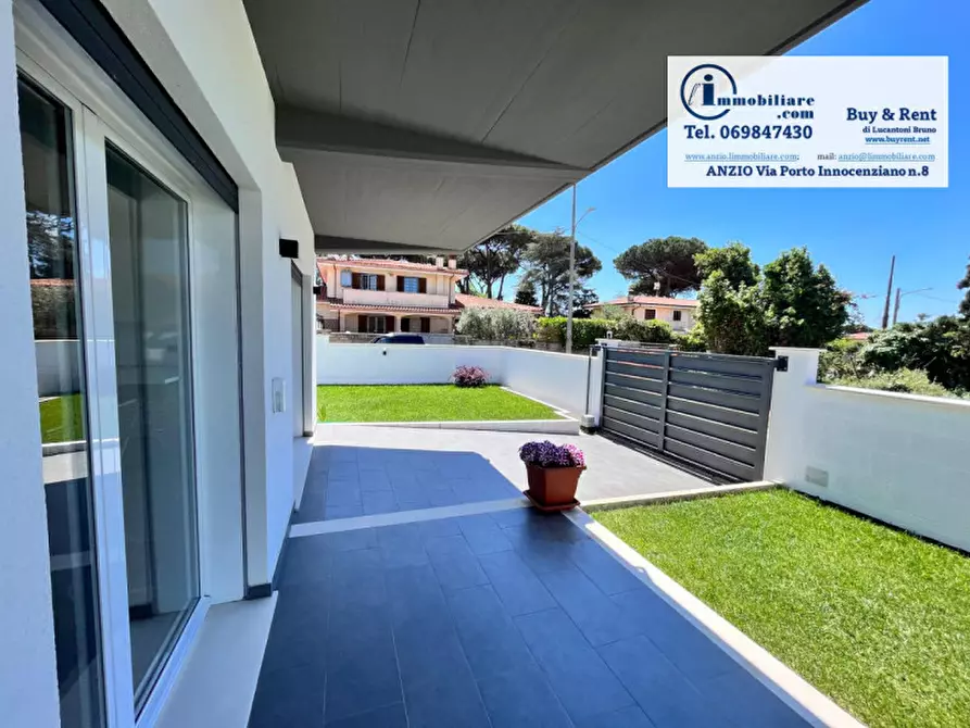 Immagine 24 di Casa bifamiliare in vendita  in Viale dei Ciclamini a Anzio