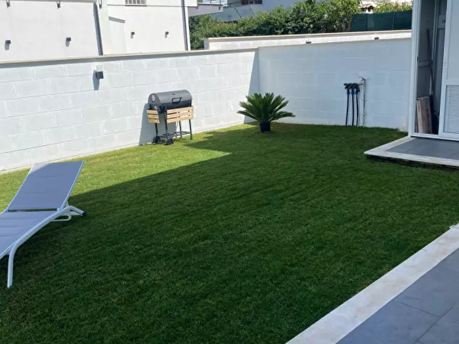 Immagine 26 di Casa bifamiliare in vendita  in Viale dei Ciclamini a Anzio