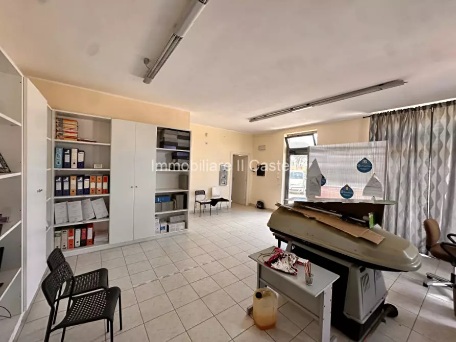 Immagine 9 di Ufficio in vendita  in via piemonte a Castiglione Del Lago