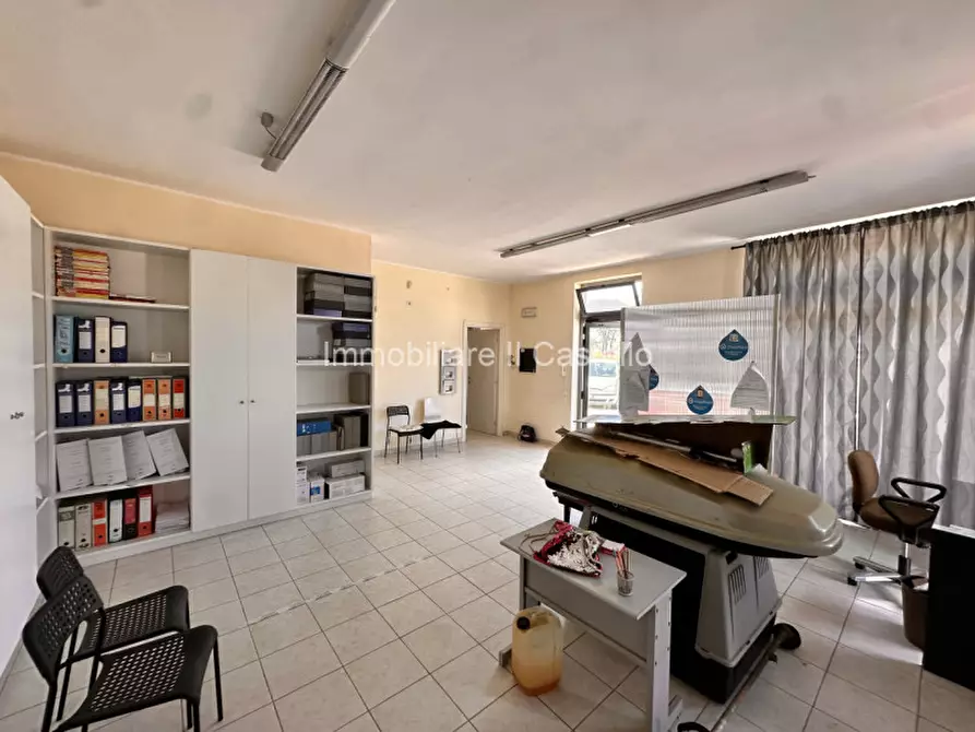 Immagine 10 di Ufficio in vendita  in via piemonte a Castiglione Del Lago