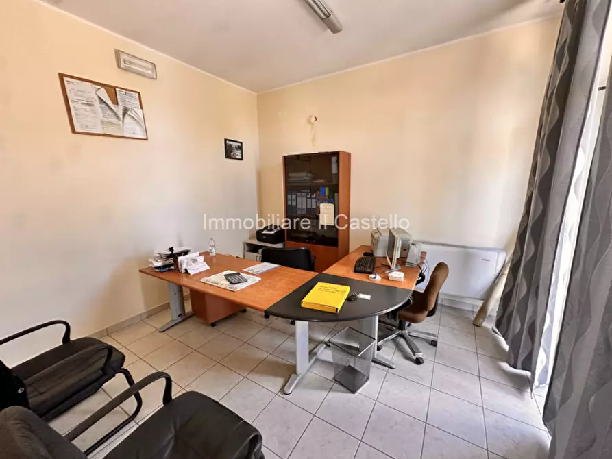 Immagine 11 di Ufficio in vendita  in via piemonte a Castiglione Del Lago