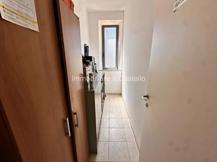 Immagine 13 di Ufficio in vendita  in via piemonte a Castiglione Del Lago