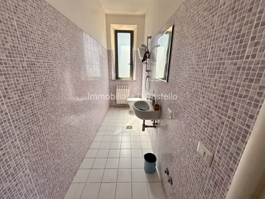 Immagine 14 di Ufficio in vendita  in via piemonte a Castiglione Del Lago