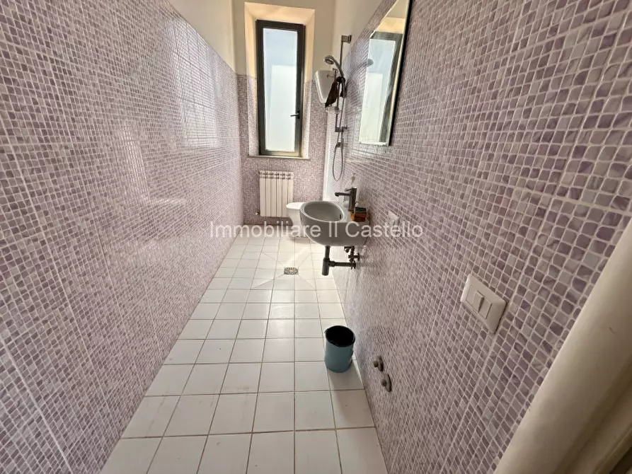 Immagine 15 di Ufficio in vendita  in via piemonte a Castiglione Del Lago