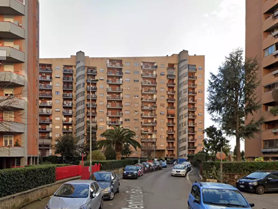 Immagine 1 di Appartamento in vendita  in Via Valentino Banal a Roma