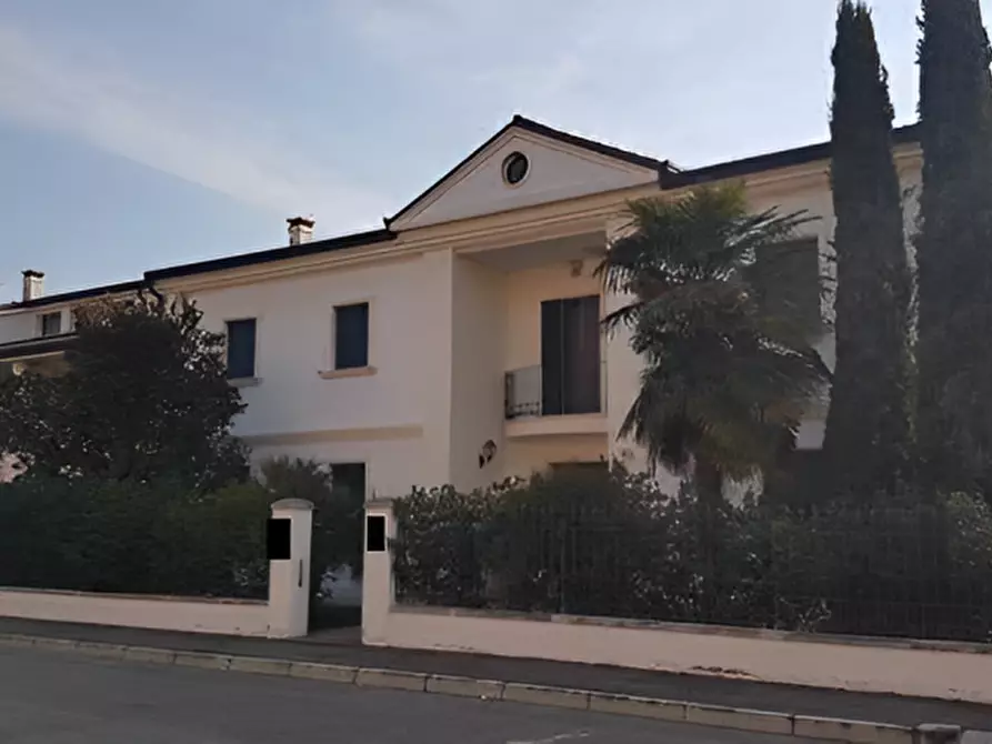 Immagine 1 di Villa in vendita  in Via E. Franceschini, 28 a Este