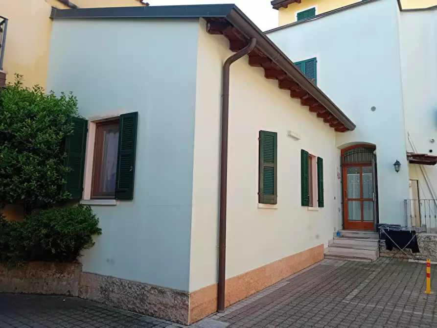 Immagine 1 di Appartamento in vendita  in Via tarello a Lonato del Garda