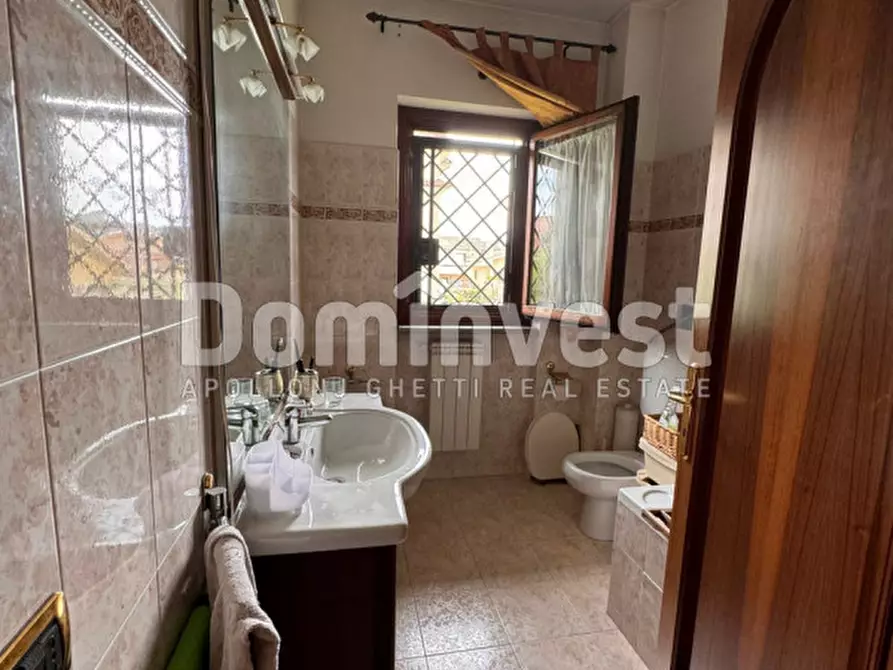 Immagine 30 di Villa in vendita  in Via Cineto Romano a Guidonia Montecelio