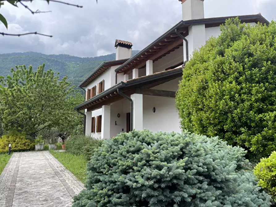 Immagine 1 di Villa in vendita  in VIA CHIESURE a Borso Del Grappa