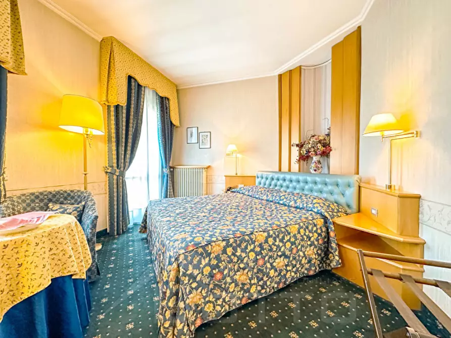 Immagine 2 di Hotel in vendita  a Borgomanero