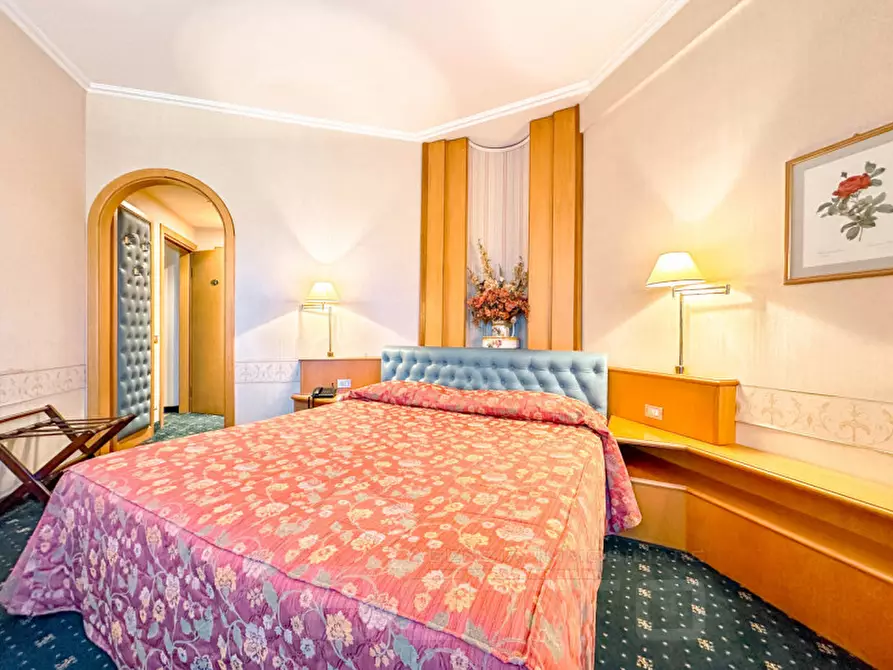 Immagine 4 di Hotel in vendita  a Borgomanero