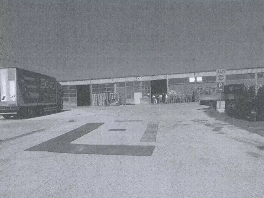 Immagine 1 di Capannone industriale in vendita  in STRADELLA BIONDE 11 a Verona
