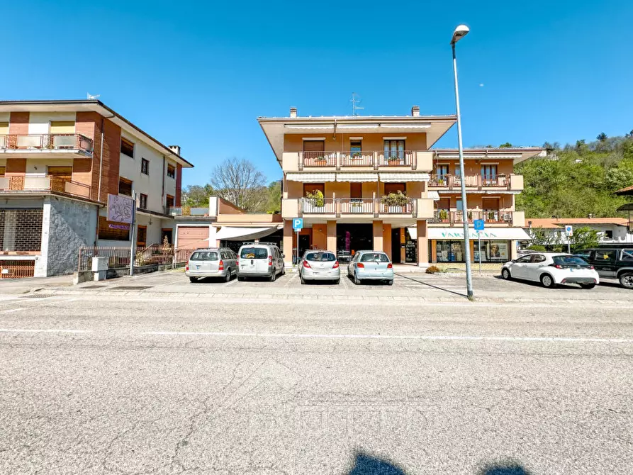 Immagine 1 di Attività commerciale in vendita  in VIALE VARALLO 150 a Borgosesia