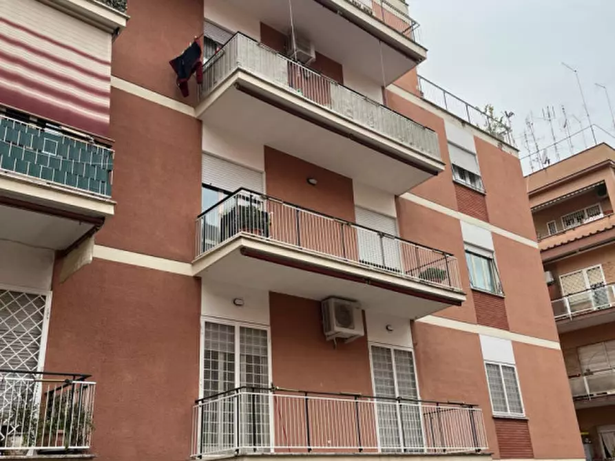 Immagine 1 di Appartamento in vendita  in VIA MARIO CARRARA a Roma