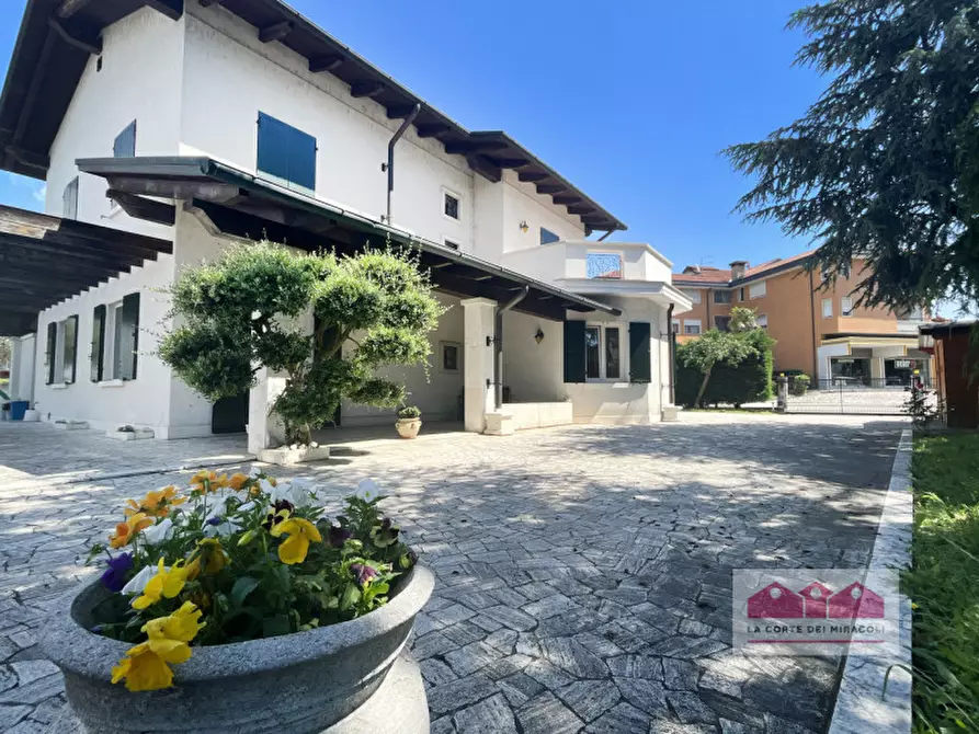 Immagine 1 di Villa in vendita  a Camisano Vicentino