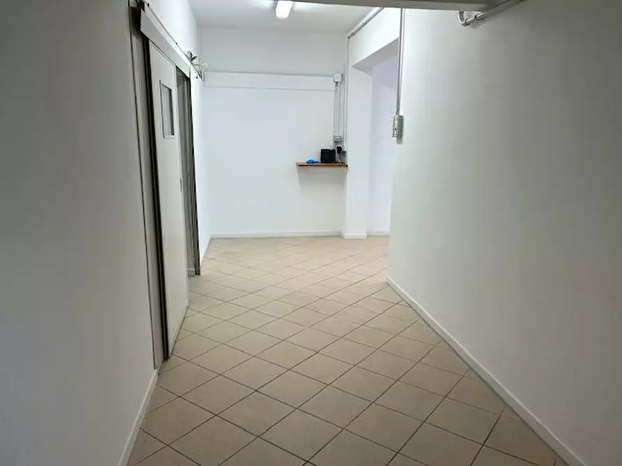 Immagine 1 di Negozio in affitto  in via roma a Albignasego