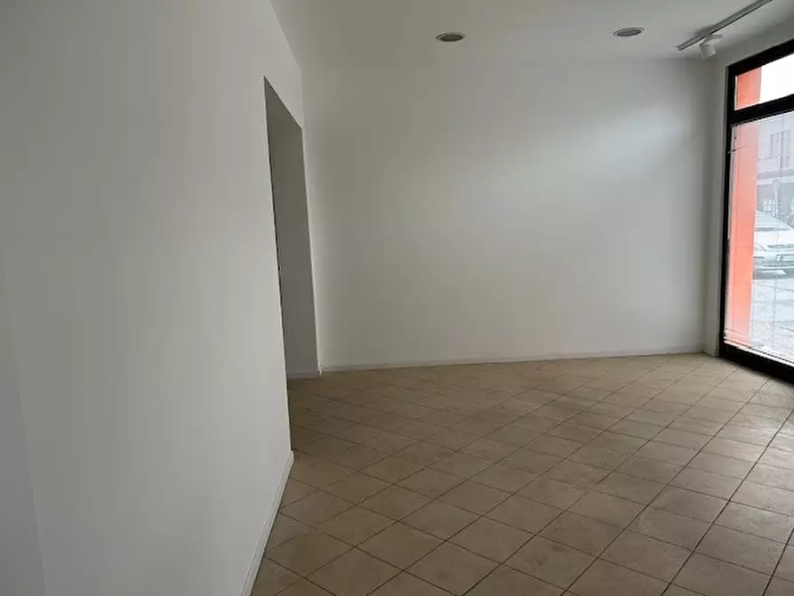 Immagine 2 di Negozio in affitto  in via roma a Albignasego