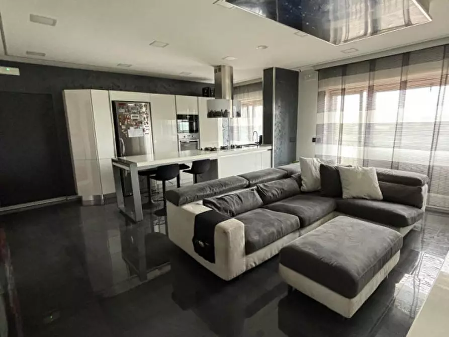 Immagine 5 di Appartamento in vendita  in via pisino a Roma