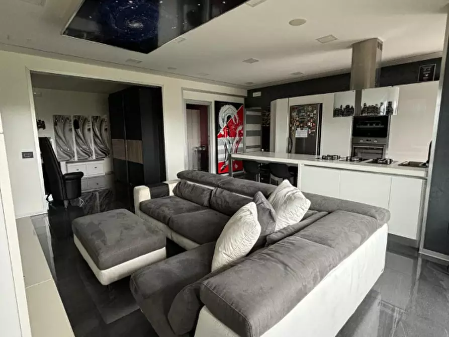 Immagine 10 di Appartamento in vendita  in via pisino a Roma