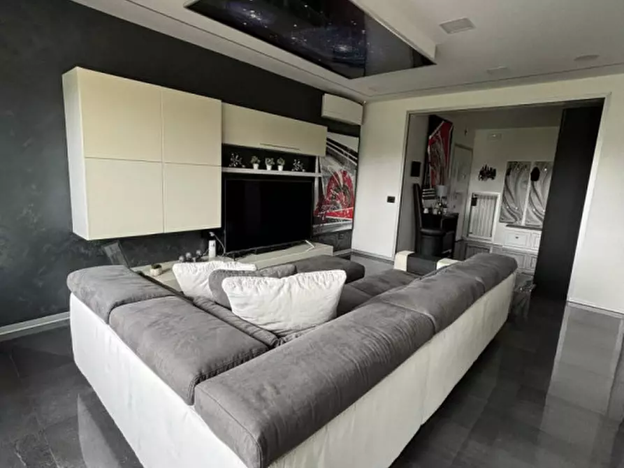 Immagine 11 di Appartamento in vendita  in via pisino a Roma