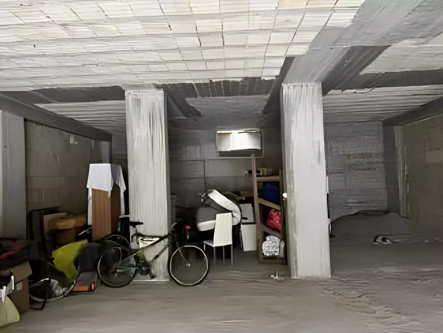 Immagine 1 di Garage in vendita  in via Pietro Nenni, 8 a Satriano