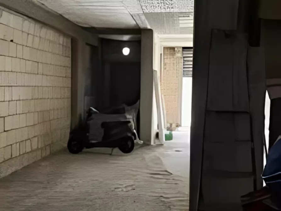 Immagine 3 di Garage in vendita  in via Pietro Nenni, 8 a Satriano