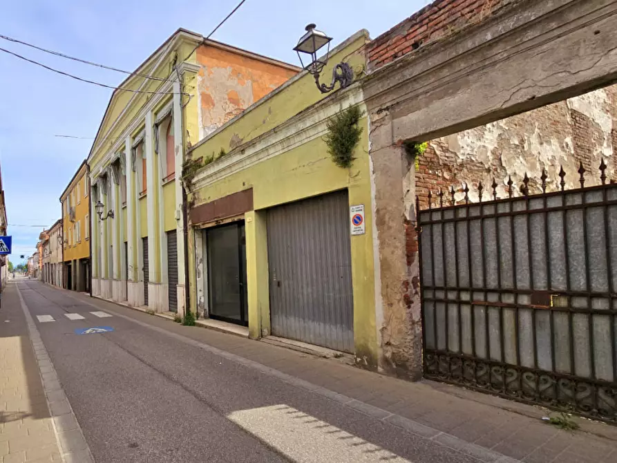 Immagine 1 di Palazzo in vendita  in VIA BELLINO VARLIERO a Lendinara