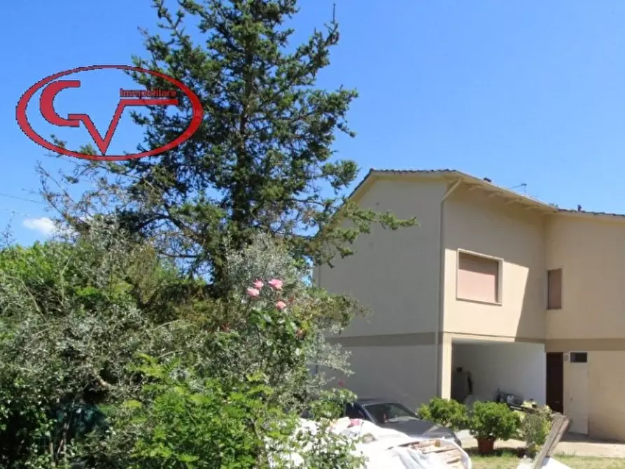 Immagine 1 di Casa trifamiliare in vendita  in Via Martiri della libertà a San Giovanni Valdarno