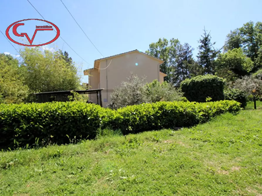 Immagine 1 di Casa trifamiliare in vendita  in Via Martiri della libertà a San Giovanni Valdarno